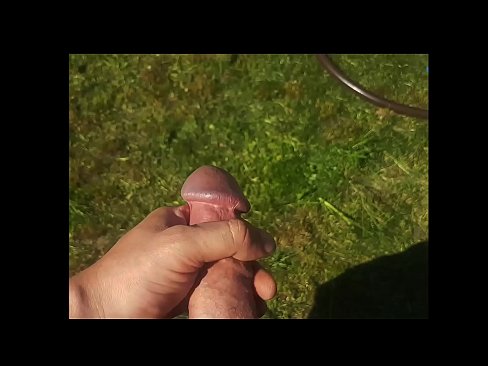 ❤️ Warm hottie laat haar pienk poesie naai en kom met 'n spuit in 'n somertuin ️  Seks op af.milf-nut-net.ru ❌️❤